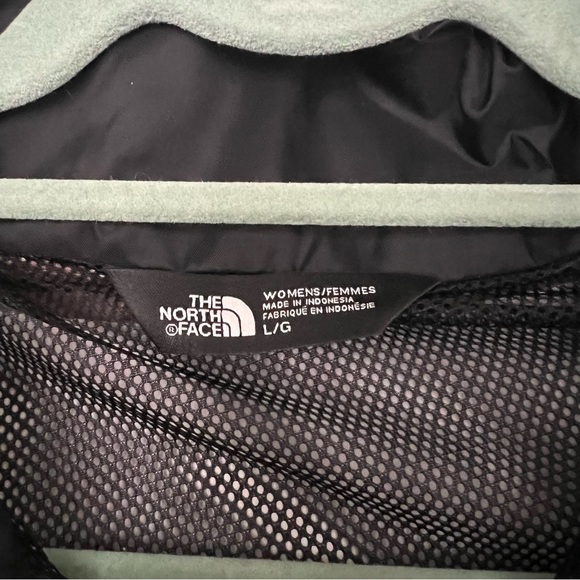 The North Face Resolve Plus Waterproof Jacket - Picture 11 of 14